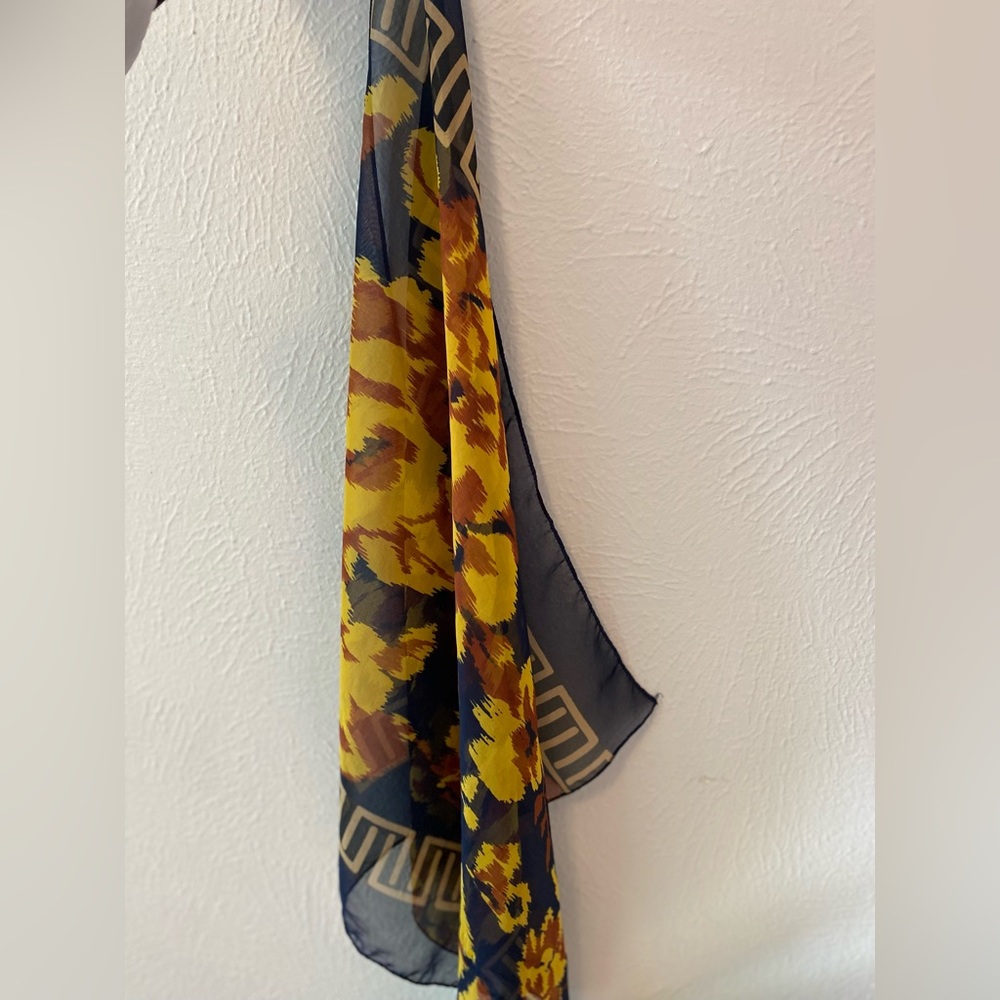 Beautiful Scarf - Picture 8 of 8